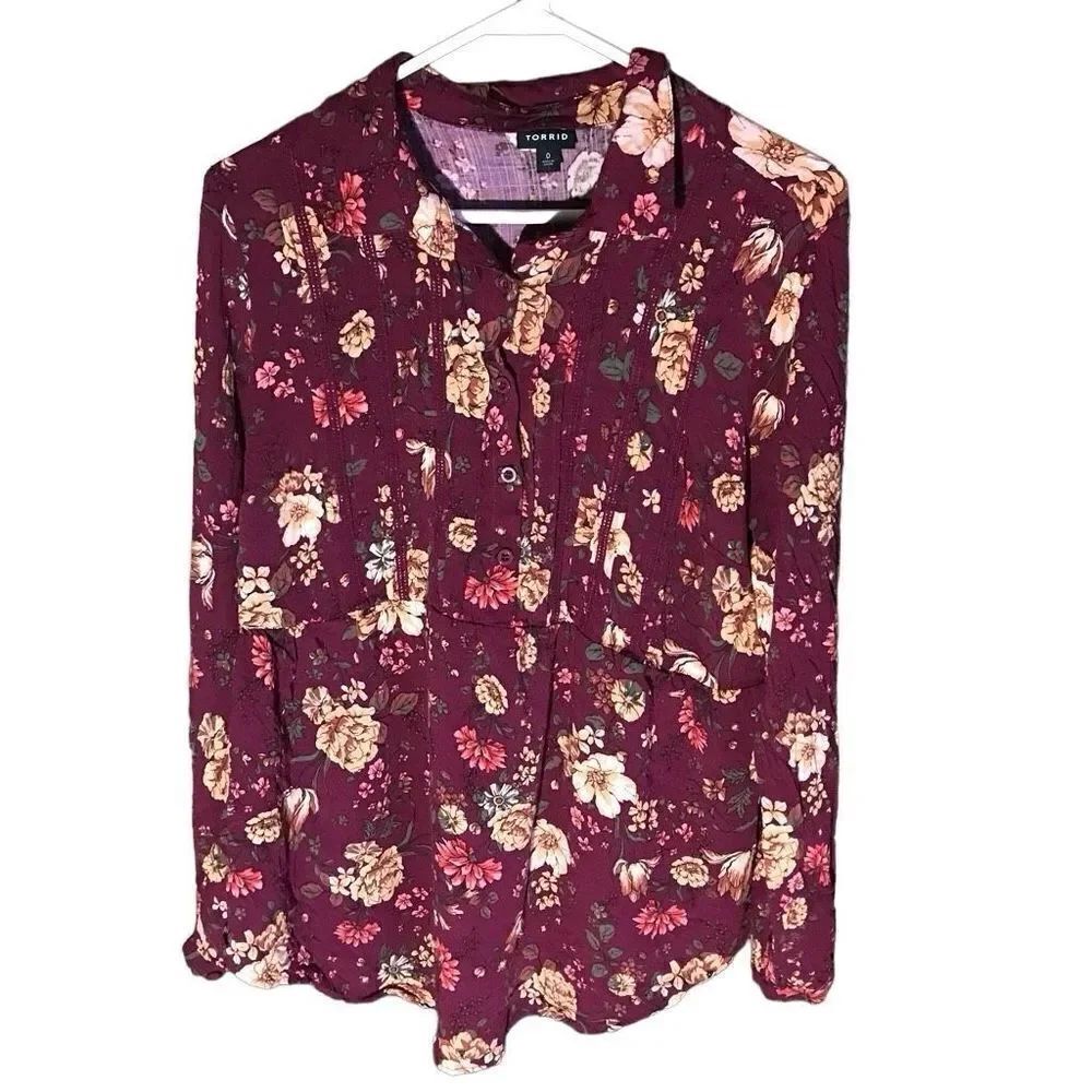 Torrid SZ 0 = Large maroon floral blouse top shirt long sleeve pleated lace